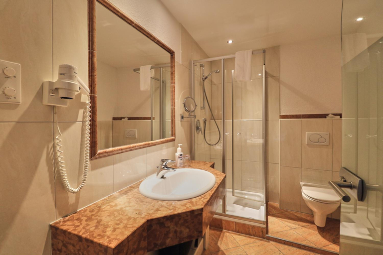 Bathroom 4, Hotel Traube, Landeck