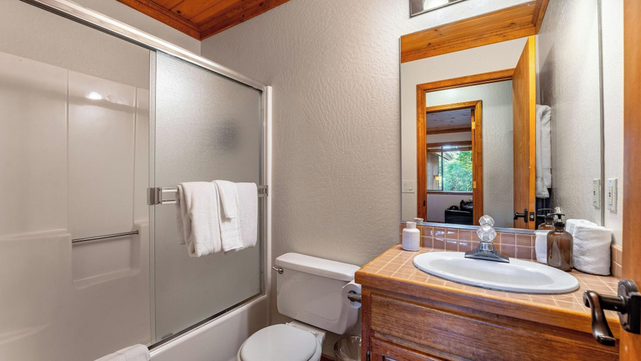 Bathroom 4, Whiskey Springs By Avantstay Classic Cabin Near , Nevada