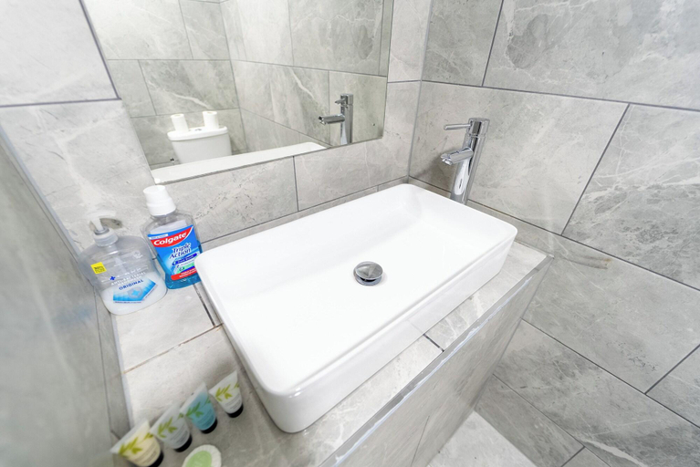 Bathroom 3, Charming Studio In Birmingham, Birmingham