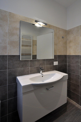 Bathroom 5, Bb Hotels Aparthotel Arcimboldi, Milano