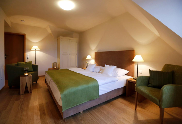 Bedroom 2, Weinkastell Zum Weissen Ross, Bad Dürkheim