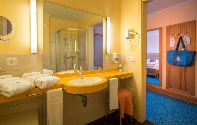 Bathroom 3, Kurzentrum Waren (mvºritz), Mecklenburgische Seenplatte