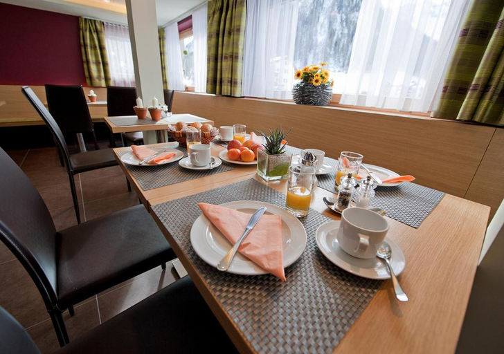 Food & Drinks 4, Hotel Garni Bergsonne, Inn