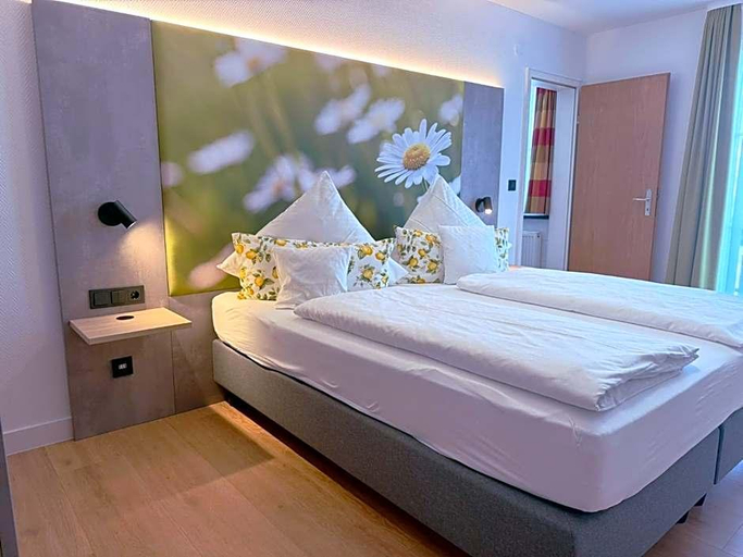 Bedroom 1, Hotel Restaurant Thum, Zollernalbkreis