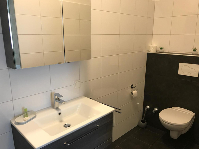 Bathroom 3, Hotel Bellini, Leoben