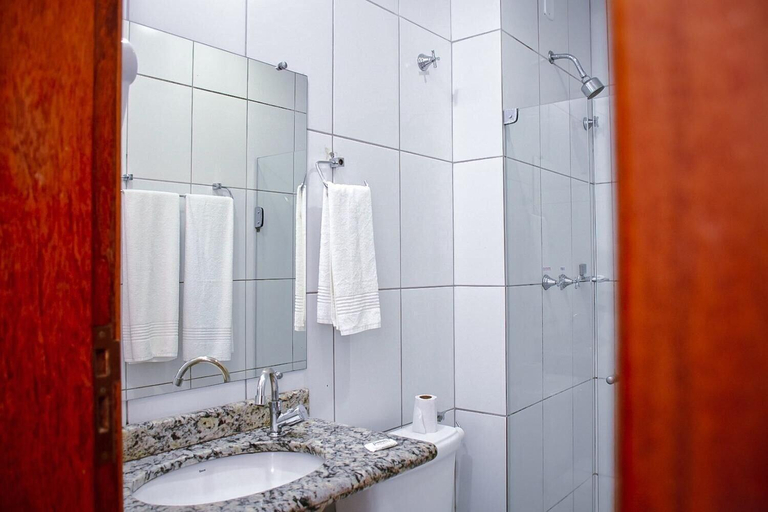 Bathroom 4, Pioneiro Hotel, Teixeira de Freitas