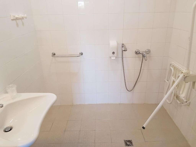 Bathroom 3, Enzo Hotels Quimperle By Kyriad Direct, Finistère