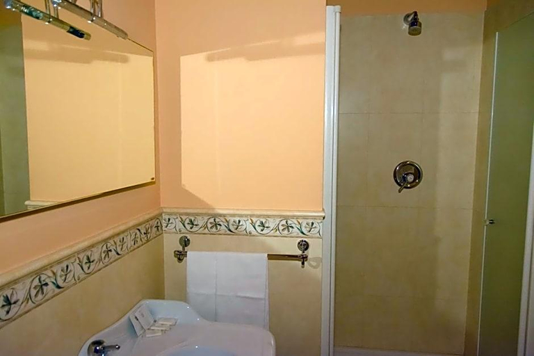 Bathroom 4, Hotel Quadrifoglio Roma Eur, Rome
