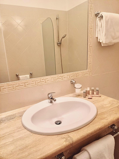 Bathroom 3, Hotel With Swimming Pool In Arborea, Oristano
