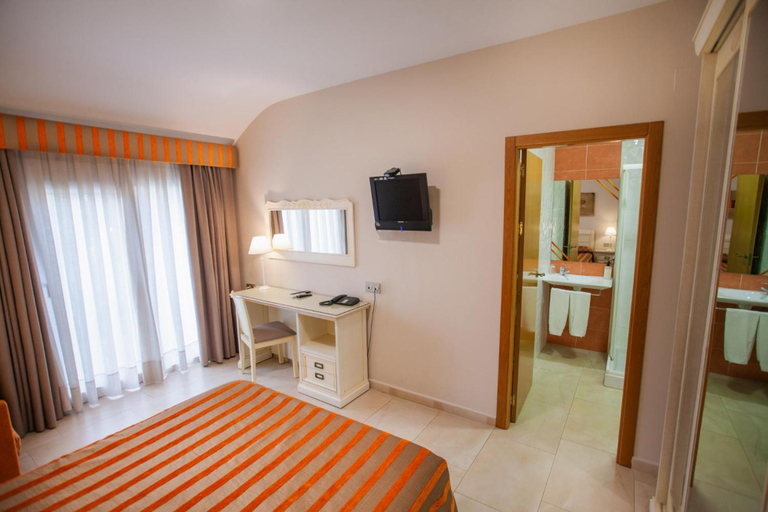 Bedroom 3, Hotel Versalles, Alicante