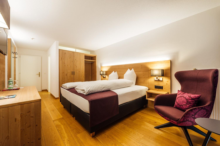 Bedroom 3, Hotel Restaurant Bellevue, Imboden