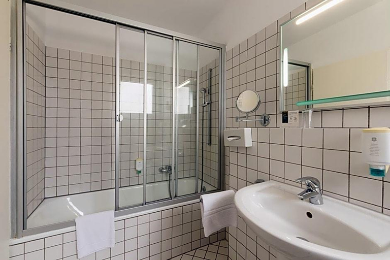 Bathroom 3, Alfa Hotel, Saarpfalz-Kreis