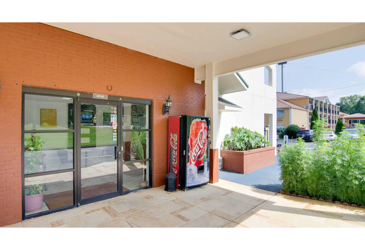 Lobby 4, Motel 6 Cartersville, GA, Bartow