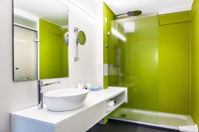 Bathroom 3, Hotel Weiss Kreuz, Hinterrhein