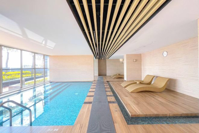 Pool 5, Gold Coast PIK Apartments by HostJess, Jakarta Utara