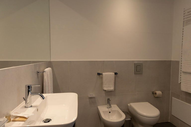 Bathroom 4, La Dimora Dei Paladini, Palermo