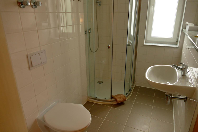 Bathroom 3, Seehotel Bad Kleinen, Nordwestmecklenburg