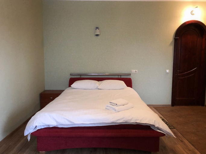 Bedroom 2, Hotel & Restaurant Zhuliany City, Solomians'kyi