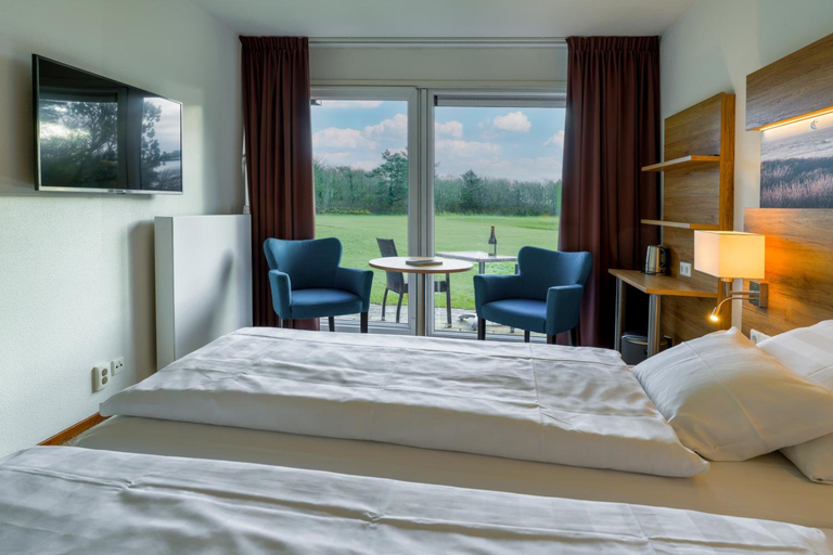 Bedroom 3, Strandhotel De Horn, Zijpe