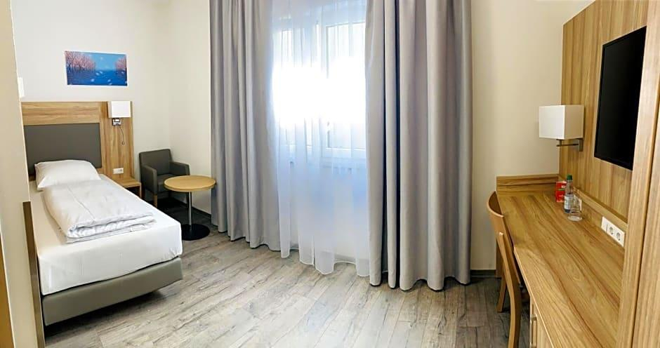 Bedroom 4, Garni Hotel Zur Krone, Ludwigsburg