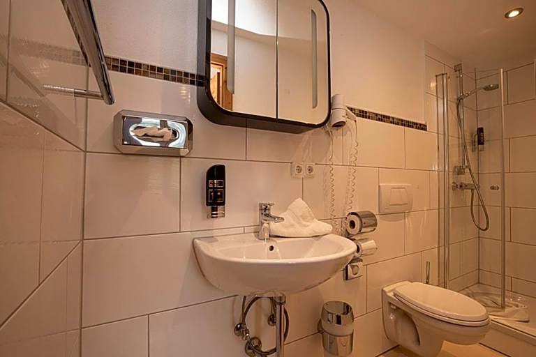 Bathroom 4, Hotel Gasthof Im Wiesengrund, Oberallgäu