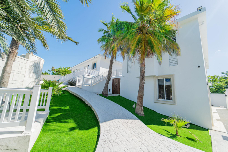 Exterior & Views, Le Bleu Bed and Breakfast