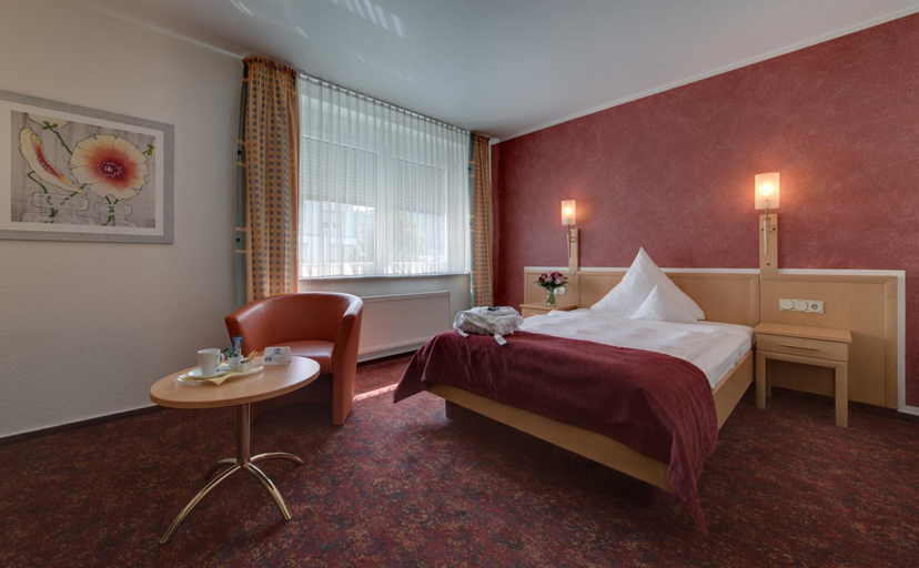 Bedroom 3, Hotel Merkur, Kaiserslautern