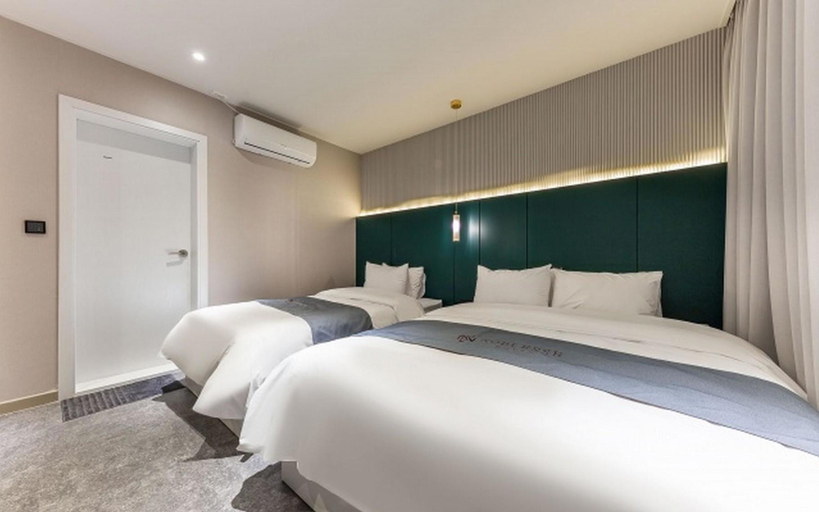 Bedroom 3, Cheonan Noblesse Hotel, Cheonan
