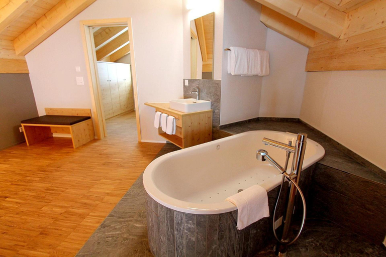 Bathroom 3, Hotel Espen, Obwalden