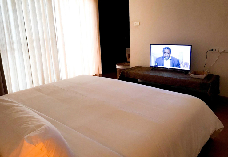 Room 5, Siam Bright Suite, Khlong Toey
