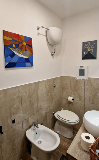 Bathroom 5, Tribunali Platamon, Napoli