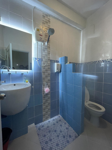 Bathroom 4, Acozyposhtel, Don Muang