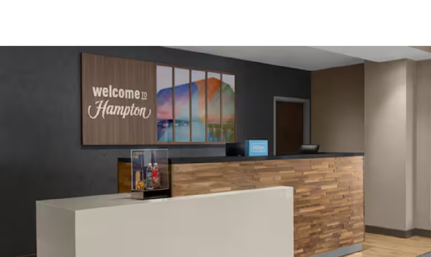 Public Area 2, Hampton Inn & Suites By Hilton Long Island Farmingdale, Suffolk