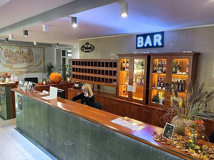 Food & Drinks
