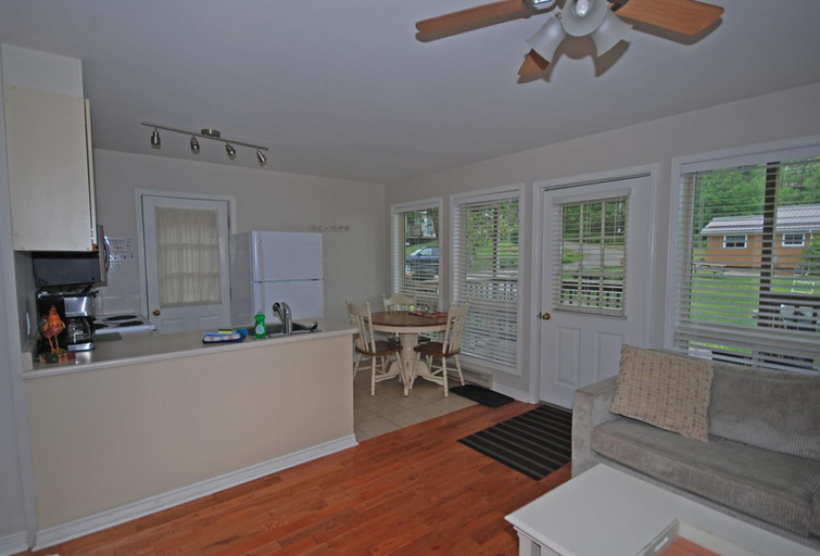 Others 5, Ogopogo Resort, Haliburton