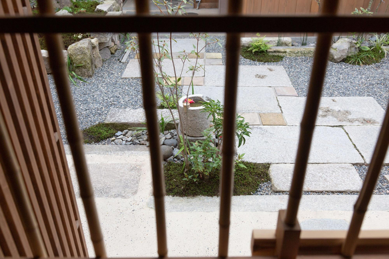 Bedroom 3, Tsumugi Matsubaragokomachi Momijitei, Kyoto