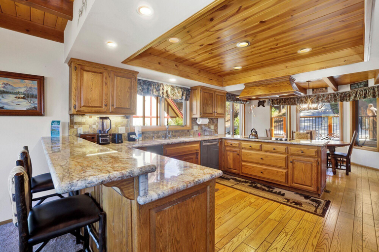 Food & Drinks, Cove Lakefront Chalet #2098, San Bernardino