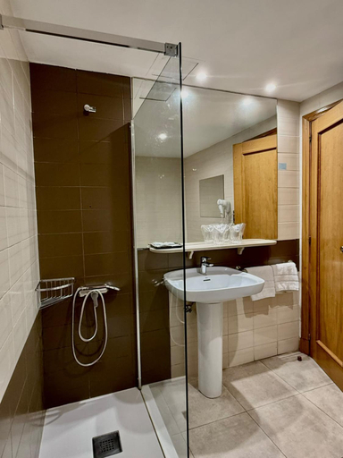 Bathroom 5, Hotel Cesaraugusta, Zaragoza