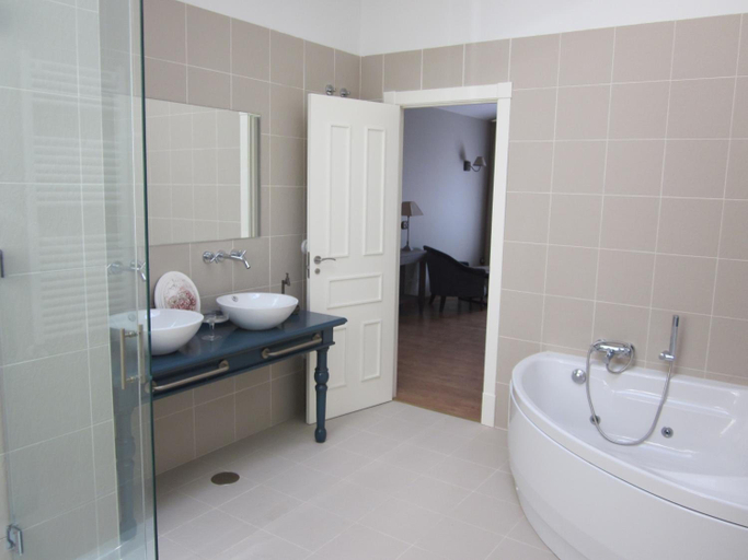 Bathroom 4, Hotel Villa Monter, Teruel