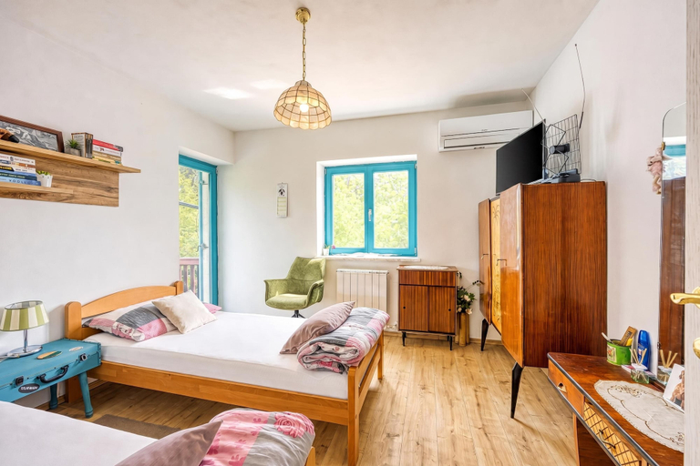 Room 2, Villa Salamander Suite - Garden & EV Charger, Komen