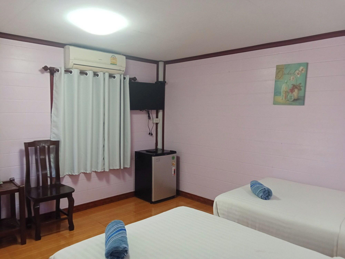 Room 4, Haad Somboon House, Bang Saphan
