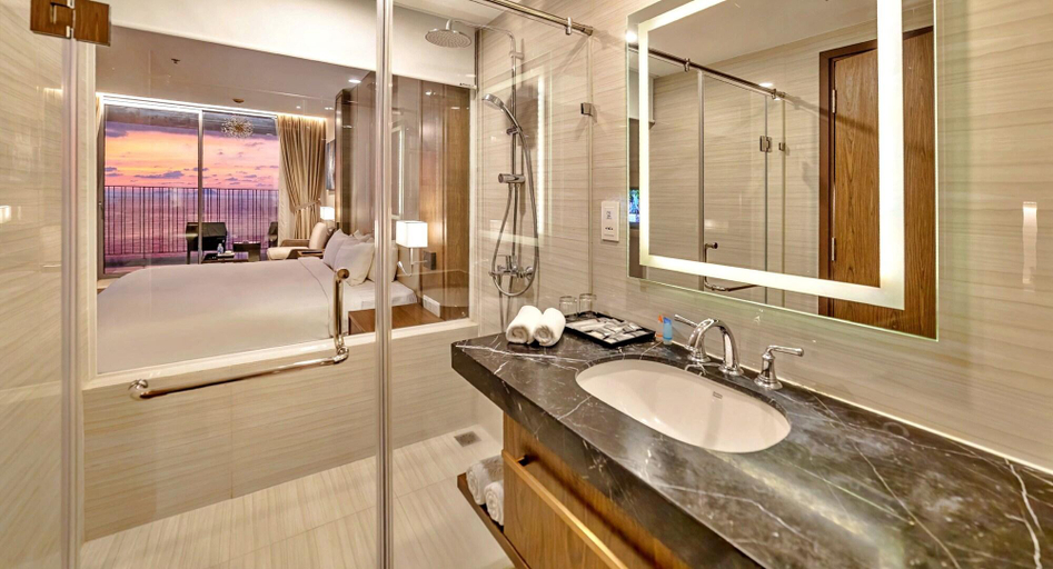 Room 5, Hanz Business Suite Oceanus Condotel, Nha Trang