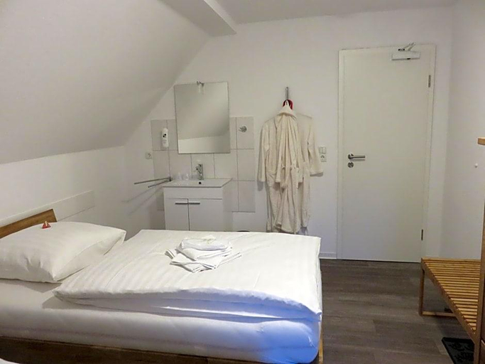 Bedroom 3, Bredeneeker Gasthaus, Plön