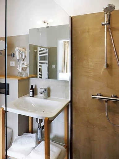 Bathroom 4, Le Roc'h Ar Mor, Finistère