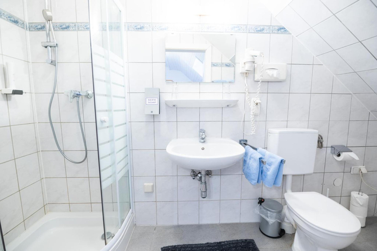 Bathroom 3, Hotel Alter Telegraf, Graz