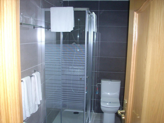 Bathroom 5, Hotel Corona De Castilla, Salamanca