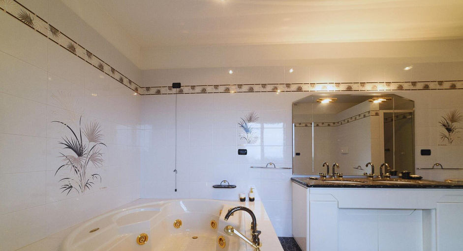 Bathroom 5, VILLA PESCARA, Pescara