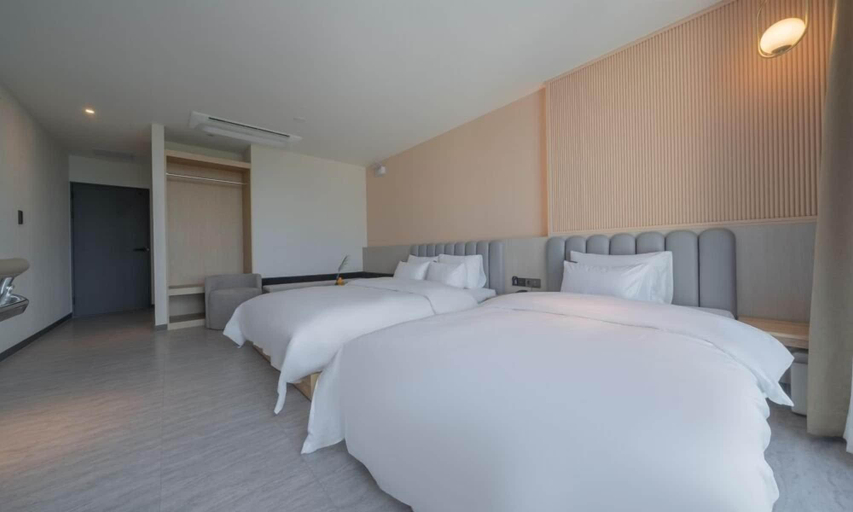 Room 4, Brown Dot Geobuksum, Siheung