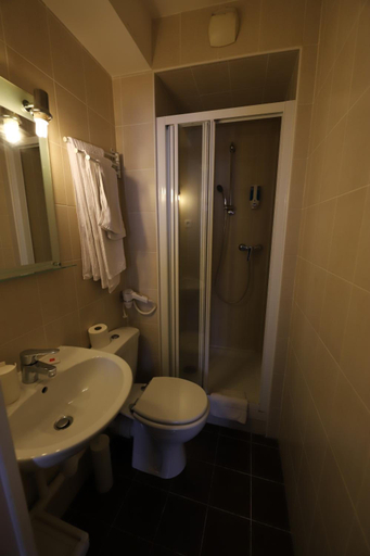 Bathroom 4, Hôtel Du Roussillon, Paris
