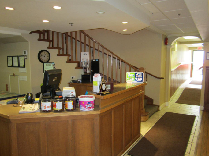 Food & Drinks 5, Reynolds Hotel, Squamish-Lillooet